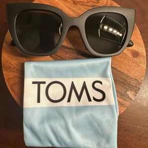 TOMS Sydney cat eye black sunglasses NEW